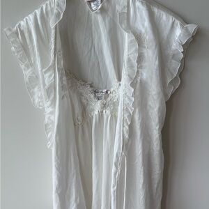 NWOT Linea Donatella White Lace Trim Robe & Baby Doll Nightgown